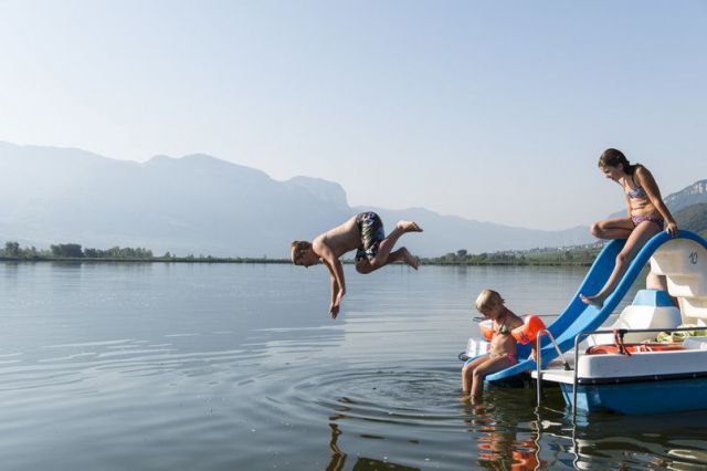 Kalterer-See-Tretboot-Quelle-Helmuth-Rier