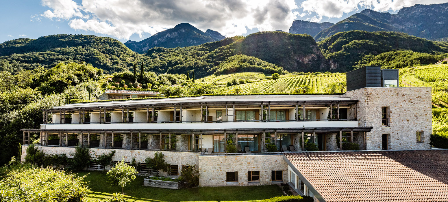 Hotel Kaltern - Panorama Hasslhof Weinberge im Weinhotel Südtirol