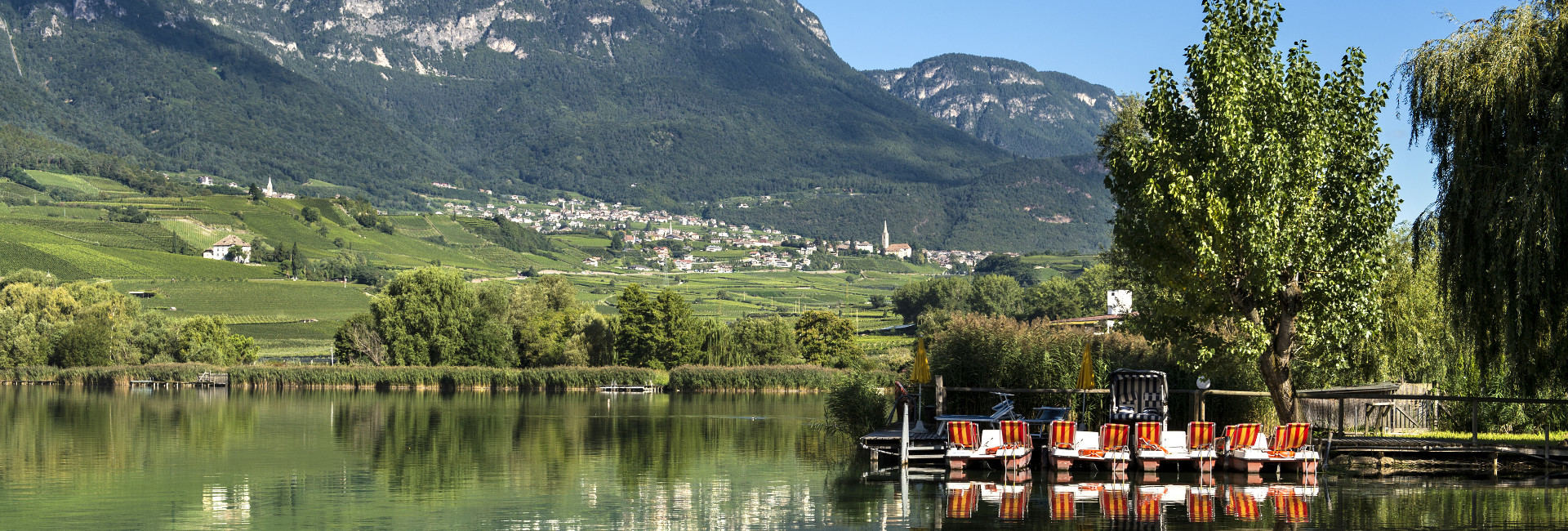 Kalterer See und Blick zum Dorf Richtung Hotel Kaltern Hasslhof